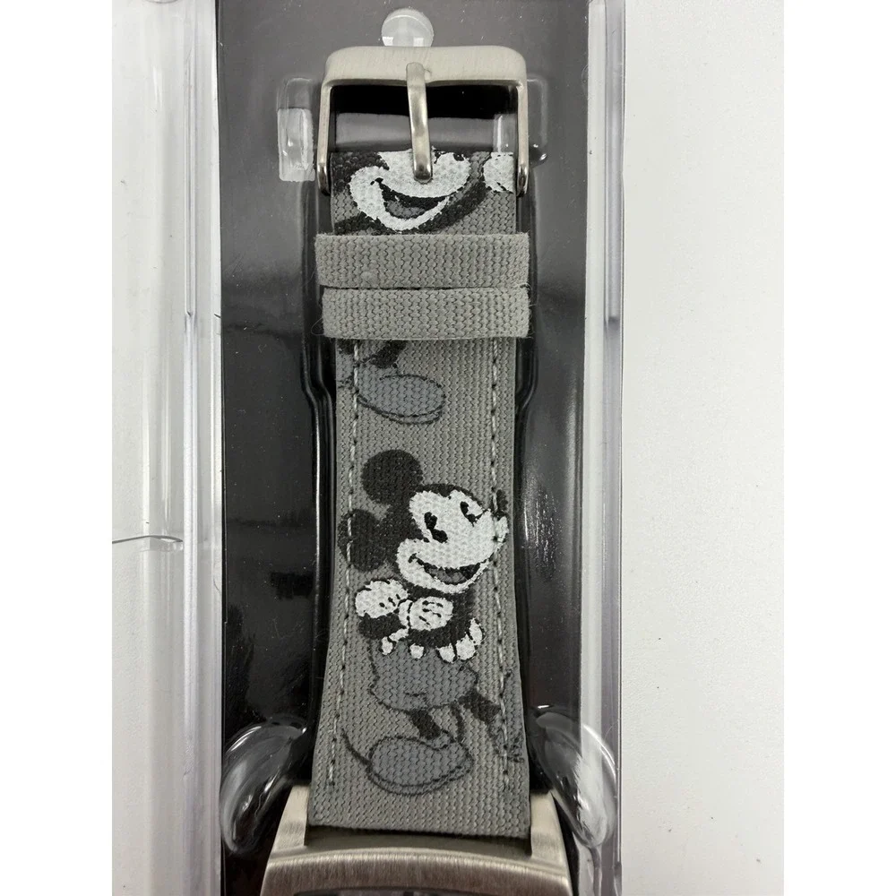Disney Parks Limited Release New Battery NIB Mickey Mouse Watch 35MM 8
